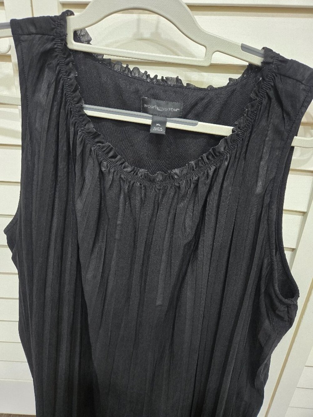 black pleated sleeveless blouse, Worthington, Size XL